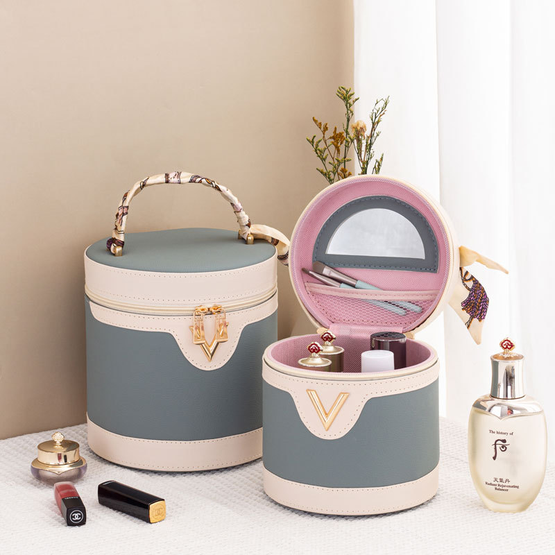 Lychee-patterned bucket cosmetic bag, large capacity, high appearance level, portable pu cosmetic case, multi-functional waterproof hand-held Application Scenario