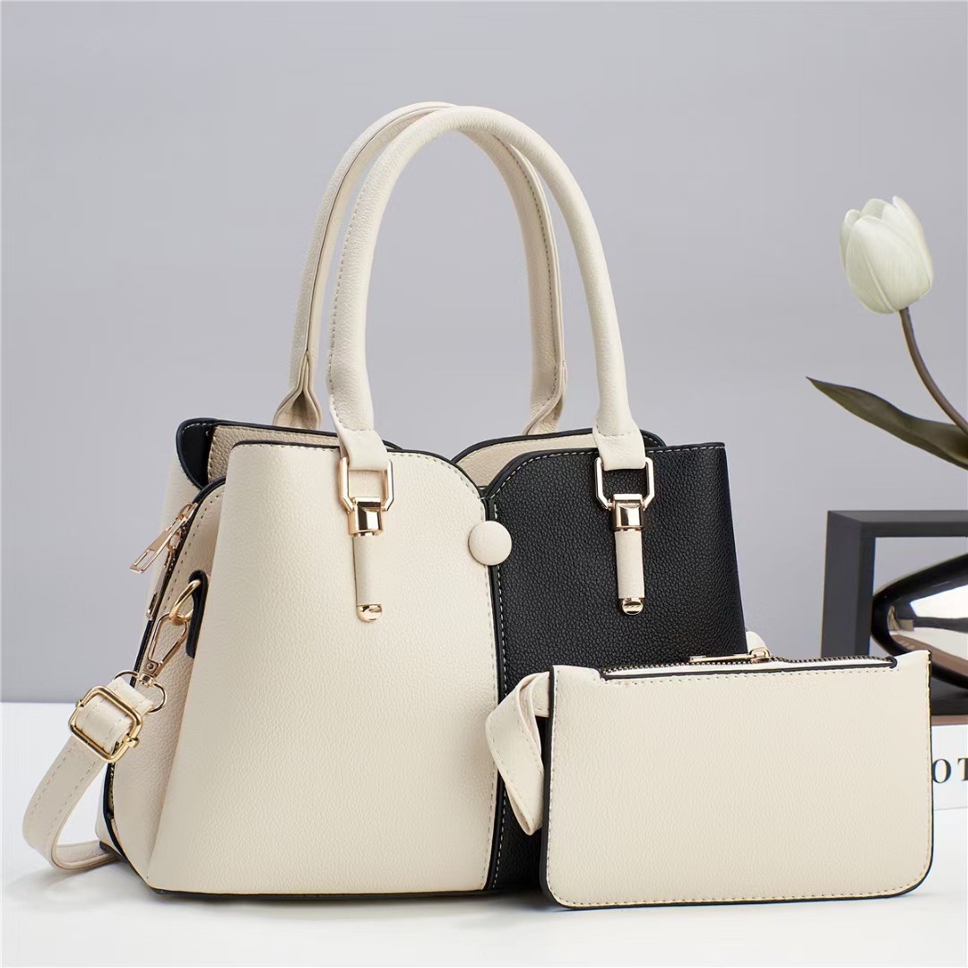 The new large-capacity, color-blocking hand-held mom bag for women in the autumn and winter of 2024 is a trendy and fashionable single-shoulder crossbody bag Application Scenario