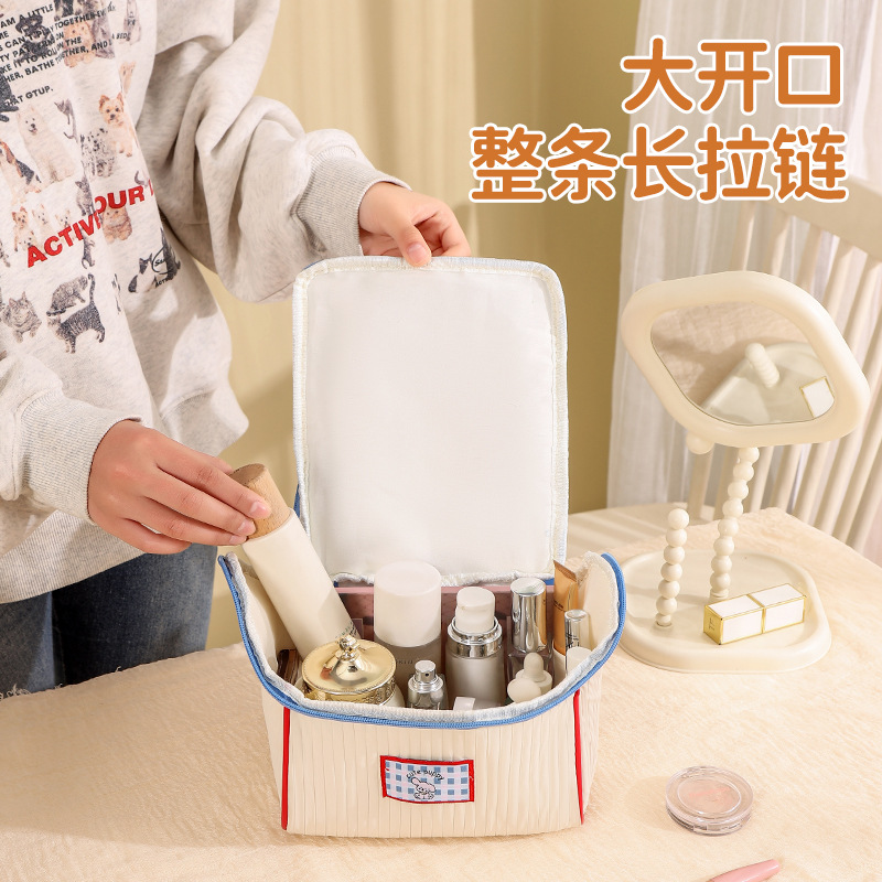 Runhui's new fun little house makeup bag is a cute and large-capacity portable storage bag with a high level of appearance Specification drawing