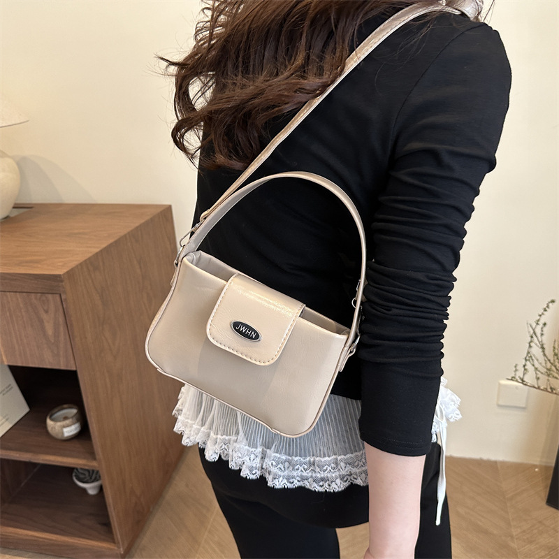Spring and summer new niche design handbag, commuter crossbody bag, personalized and fashionable oil wax leather women's bag Specification drawing