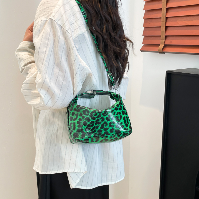 Fashionable and simple leopard print underarm bag 2025 new spring casual retro women's single-shoulder small square bag Specification drawing