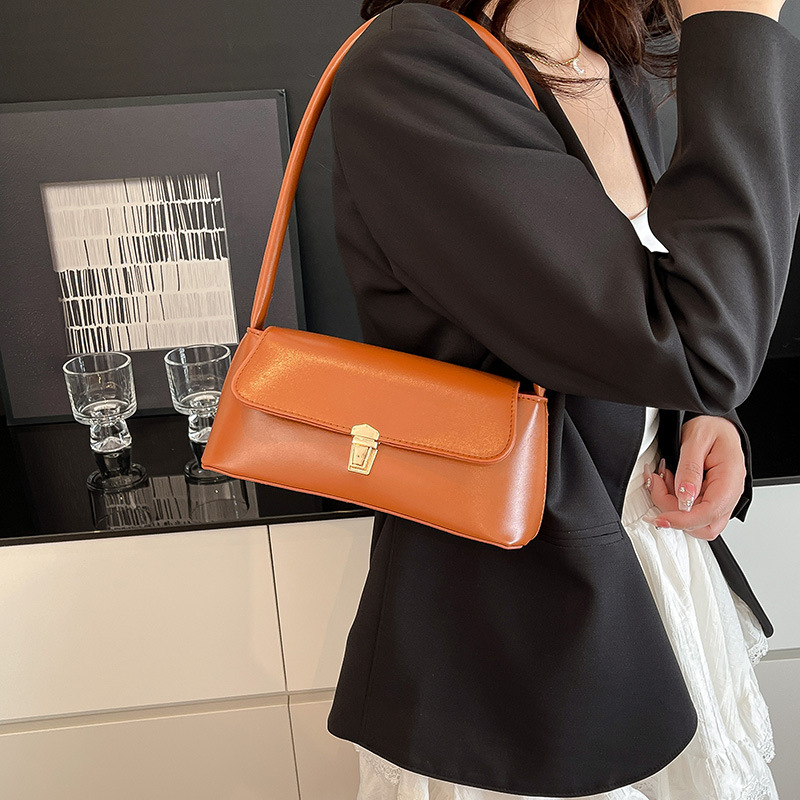 New 2025 Women's simple, fashionable, retro lock, large capacity, elegant hand-held, single-shoulder baguette, underarm bag details Picture