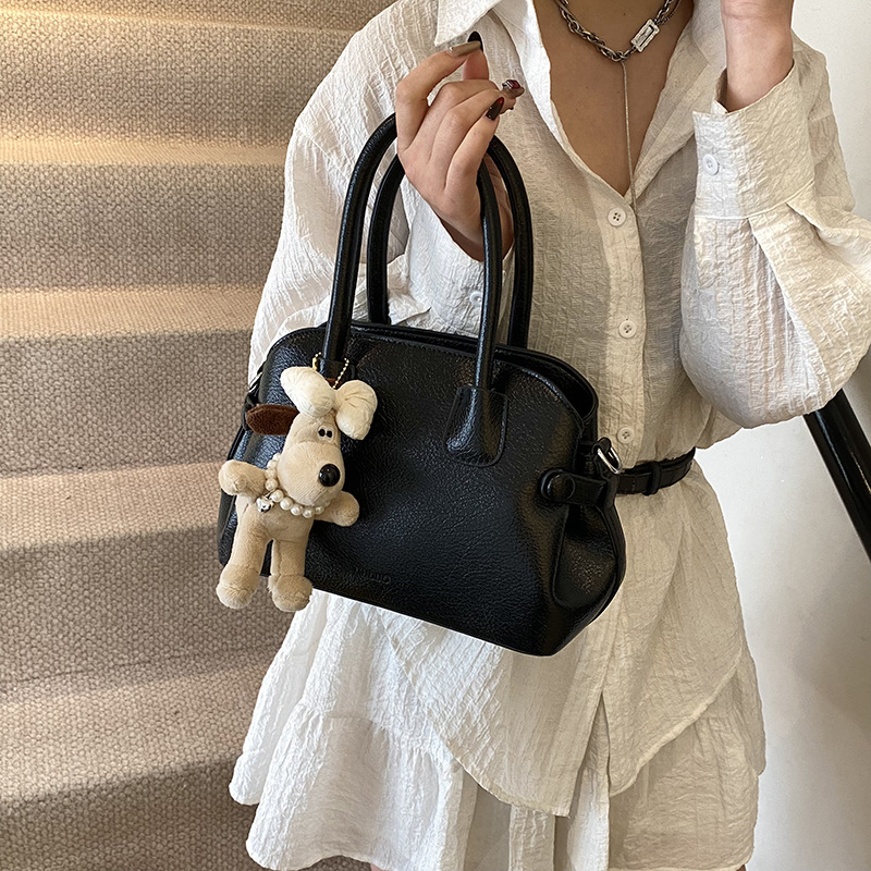 This stylish and versatile soft leather handbag is a new model for women in 2025. It features a large-capacity commuting single-shoulder platinum bag and a casual crossbody bag Specification drawing