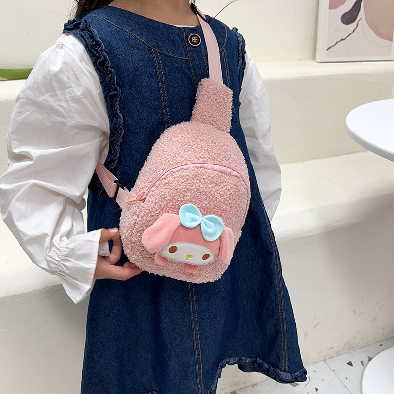 The new cartoon Sanrio plush bag is cute, fashionable and versatile for children. It features a coin purse, a claw machine doll and a single-shoulder bag details Picture