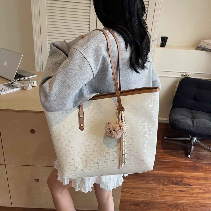 Large-capacity tote bag for women 2025 new style, trendy and fashionable, high-end commuting, casual and versatile student shoulder bag full figure