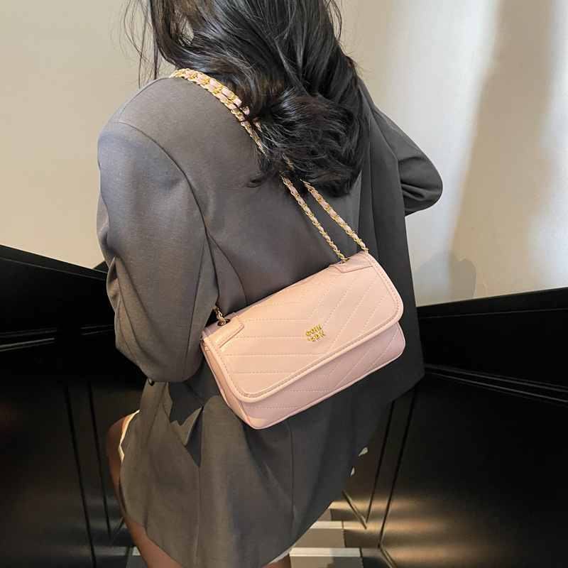 The 2025 new solid color simple underarm bag, fashionable and versatile single-shoulder bag, trendy and light luxury commuting crossbody bag details Picture