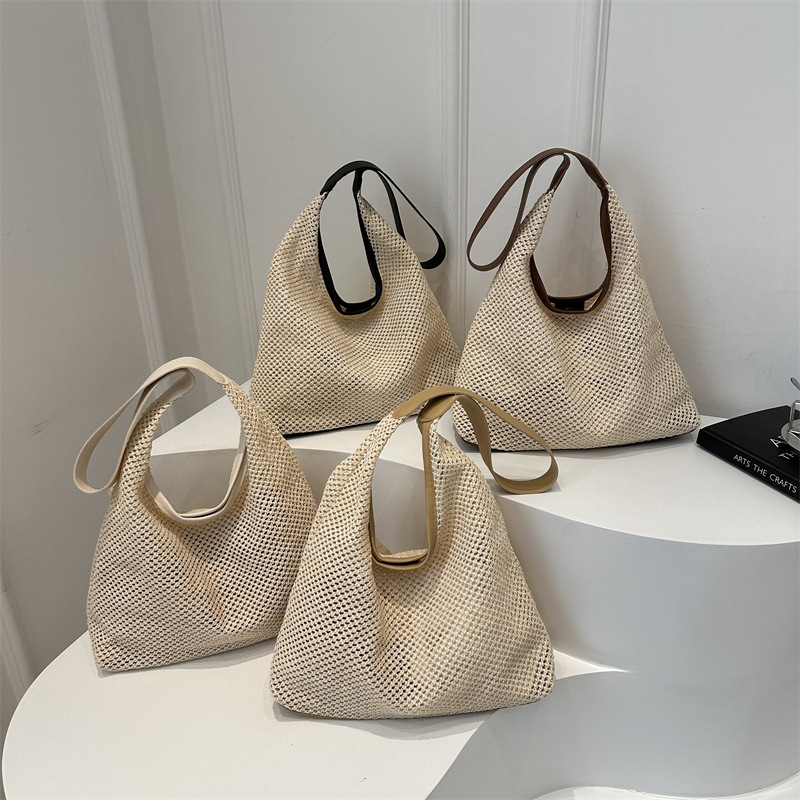 The new summer 2024 collection of fashionable straw woven bags, beach bags, large-capacity crossbody bags and high-quality single-shoulder bags for women Application Scenario