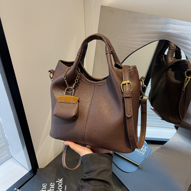 High-quality, light luxury hand-held tote bag for women, 2024 new large-capacity, fashionable and retro single-shoulder crossbody bag details Picture