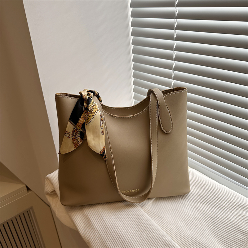 Niche design retro ins single-shoulder shopping bag, commuter bag, women's bag, 2025 new style casual tote bag full figure