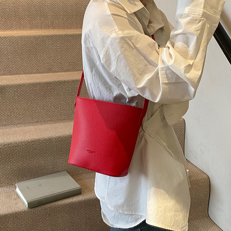 A super popular and versatile bucket bag for women, a new stylish Korean-style crossbody bag in 2025, a niche bestseller single-shoulder bucket bag Specification drawing