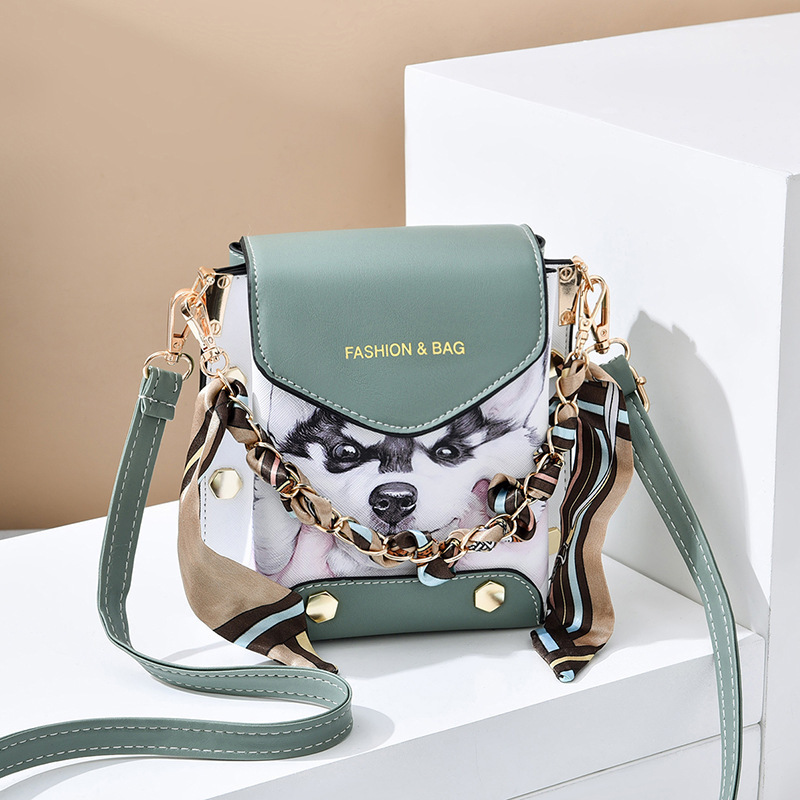 Little Bear Mini Bags 2024 New Style Women's retro mini shoulder bag, popular flip phone bag, one-piece consignment Application Scenario