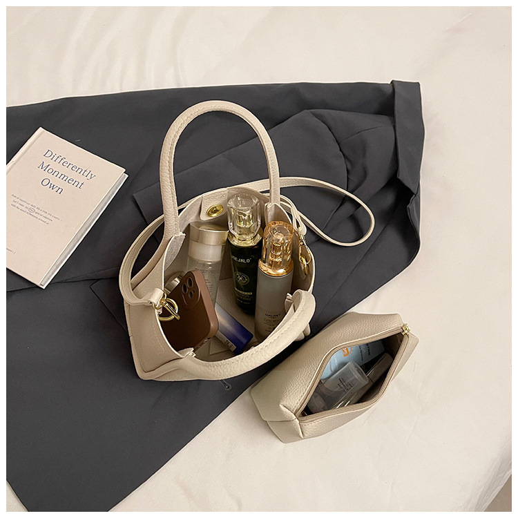Cross-border handbag, women's large-capacity commuting soft leather single-shoulder bucket bag, 2025 new style, high-end crossbody tote bag Application Scenario