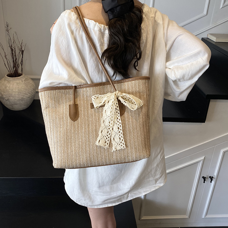 Trendy and fashionable large-capacity straw woven tote bag for women 2025 new style, casual seaside and beach vacation single-shoulder armpit bag details Picture