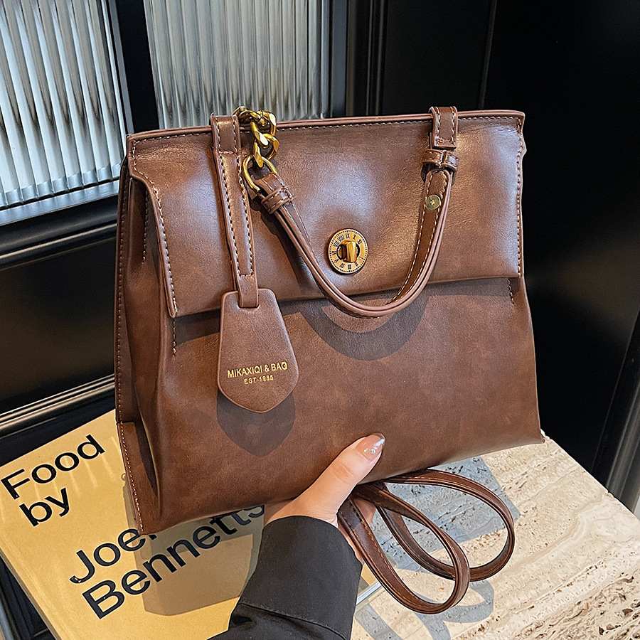 Textured casual backpack, fashionable schoolbag, backpack, small bag, 2024 new trendy, ins, stylish and multi-functional bag full figure