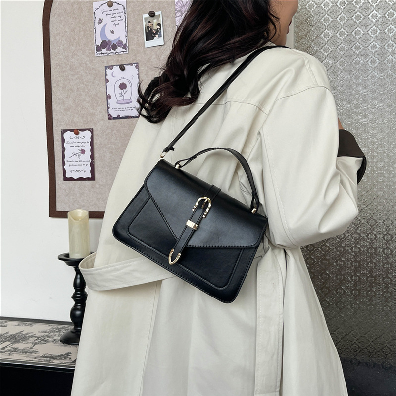 A stylish women's handbag for the autumn of 2024, featuring a single-shoulder crossbody retro style and a high-quality Korean-style small square bag for women Specification drawing