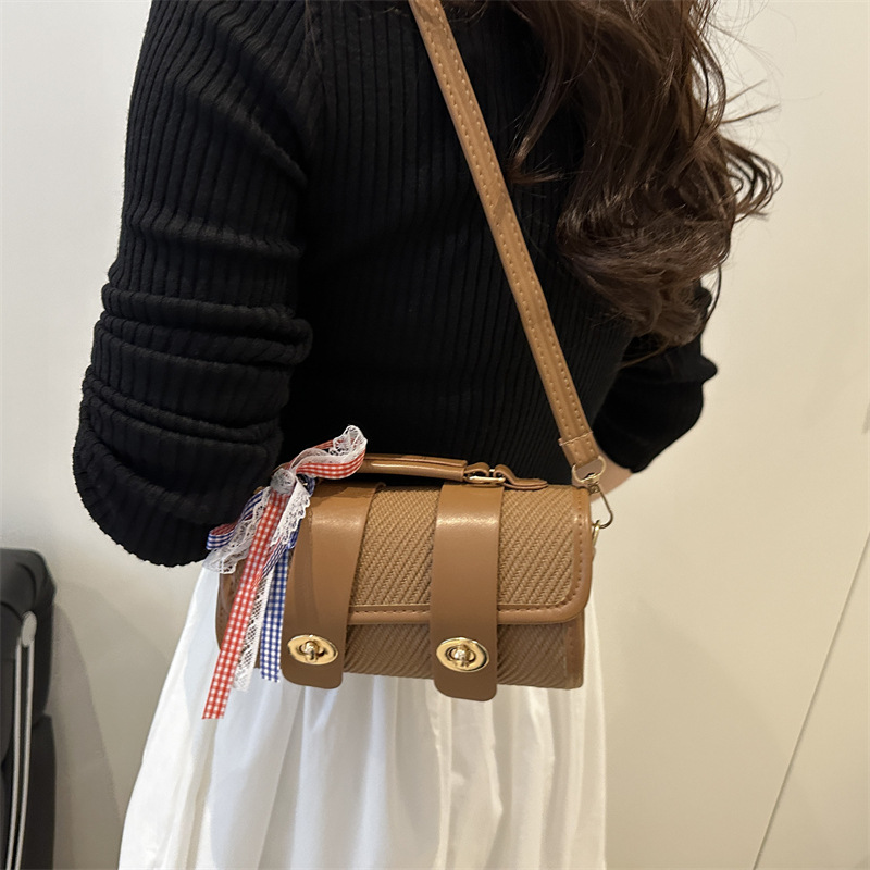 Hand-held fashionable woven small square bag, Korean version cross-border new style, versatile, trendy and simple single-shoulder bag, quality crossbody bag Specification drawing