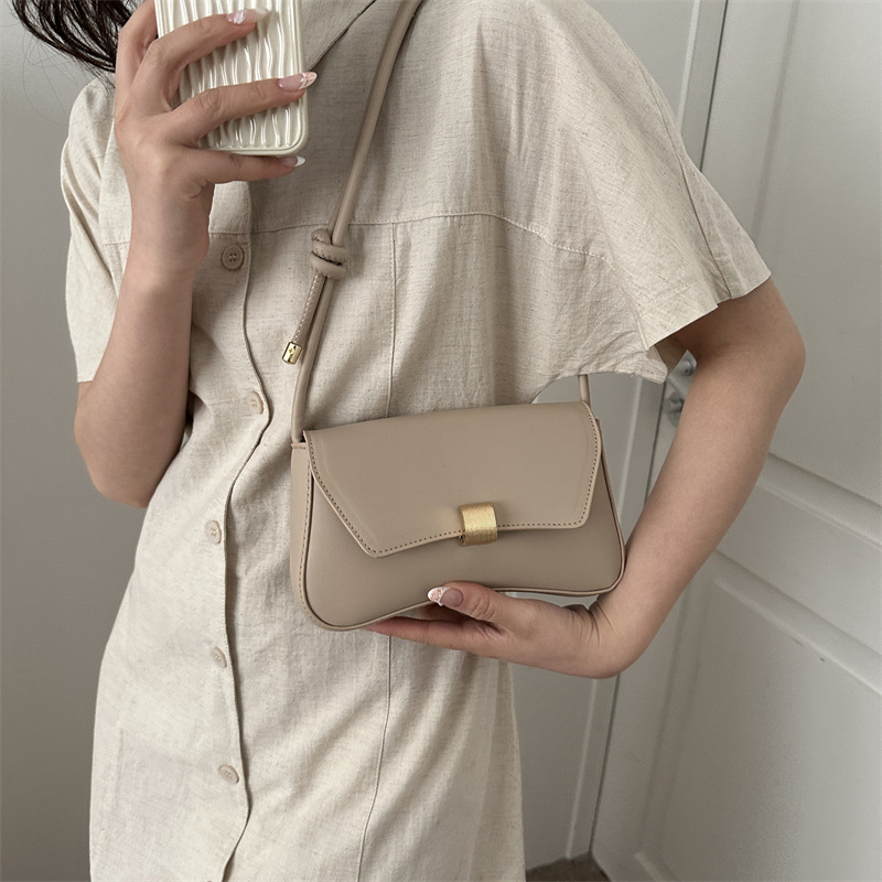 Bag Girl 2025 New Style fashionable commuter bag, versatile single-shoulder crossbody bag, high-end baguette bag, commuter underarm bag details Picture