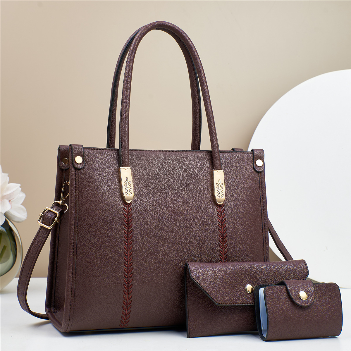 Three-piece set of new 2025 fashion handbag, single-shoulder versatile crossbody bag, elegant lady's bag, middle-aged mother's bag details Picture
