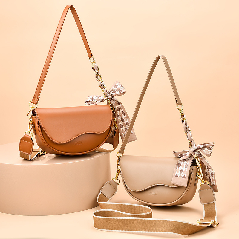 A versatile crossbody bag for women 2024, a fashionable and retro underarm bag from France, a niche single-shoulder saddle bag, is now available details Picture