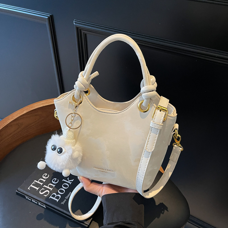High-end women's 2024 new crossbody bucket bag, fashionable and trendy single-shoulder bag, casual and simple handbag full figure