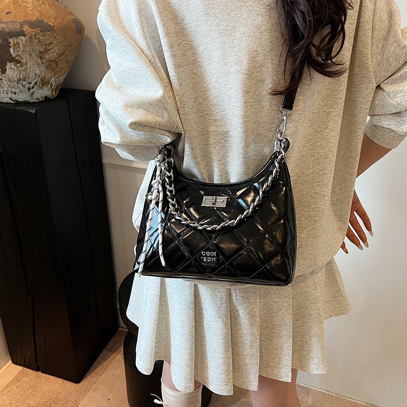 Cross-border fashion casual diamond-shaped chain underarm bag for women 2025 New Korean style stylish and versatile single-shoulder crossbody bag Specification drawing