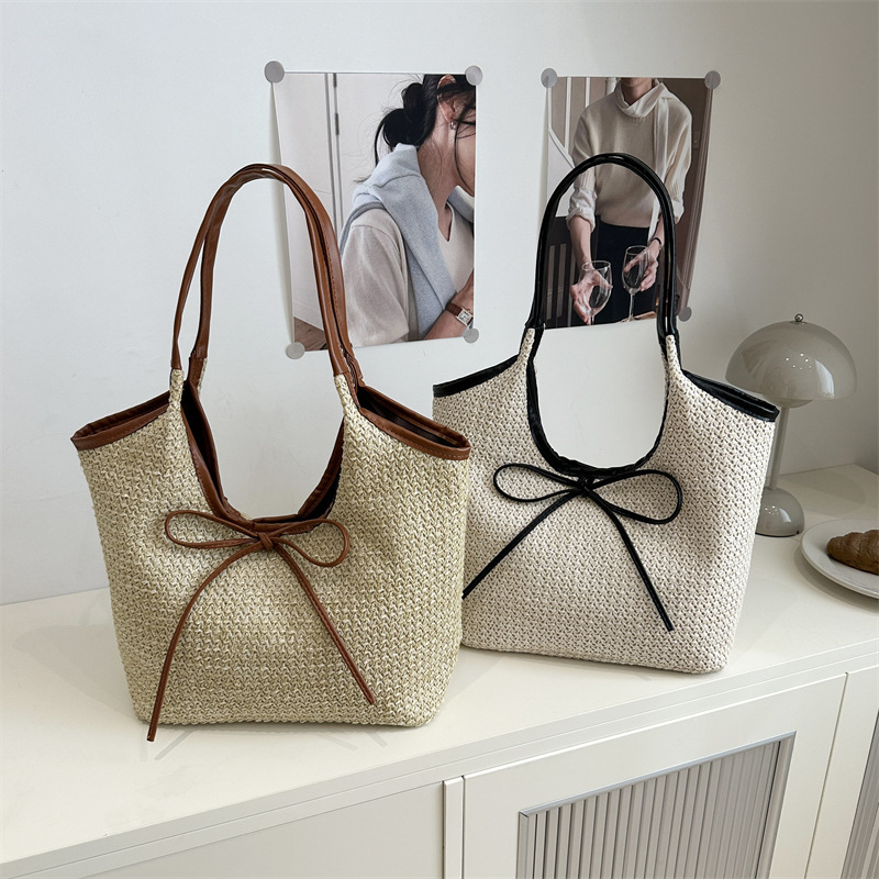 A new style of sweet single-shoulder bag made of straw for women in 2025, a casual tote bag for going out to work Application Scenario