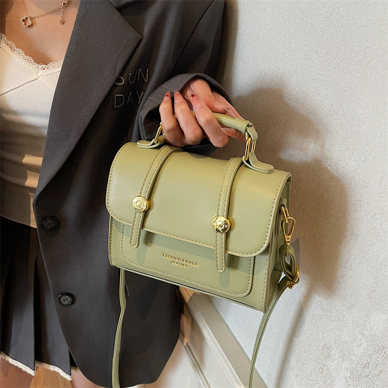 Casual, simple and high-end quality crossbody bag for women 2025 new style, trendy, fashionable and versatile single-shoulder hand-carry small square bag Application Scenario