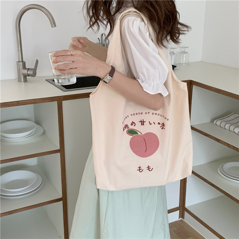 【 In Stock 】1552 canvas bag for Girls, a fresh and cute peach-printed single-shoulder bag, a Japanese college student schoolbag Application Scenario
