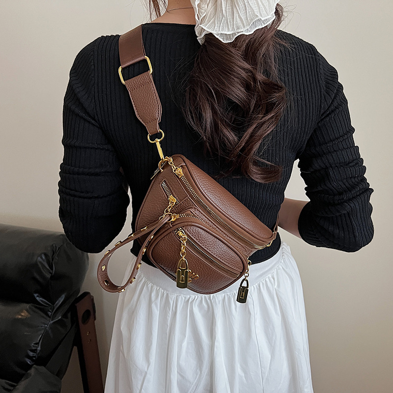 Cross-border fashion trend multi-pocket large-capacity waist bag for women 2025 new style, elegant and stylish, niche single-shoulder crossbody bag Application Scenario