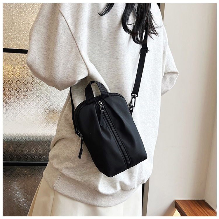 Fashionable and casual solid-color phone bag 2024 New simple and versatile crossbody small bag, popular for strolling and shopping mini bag for girls details Picture