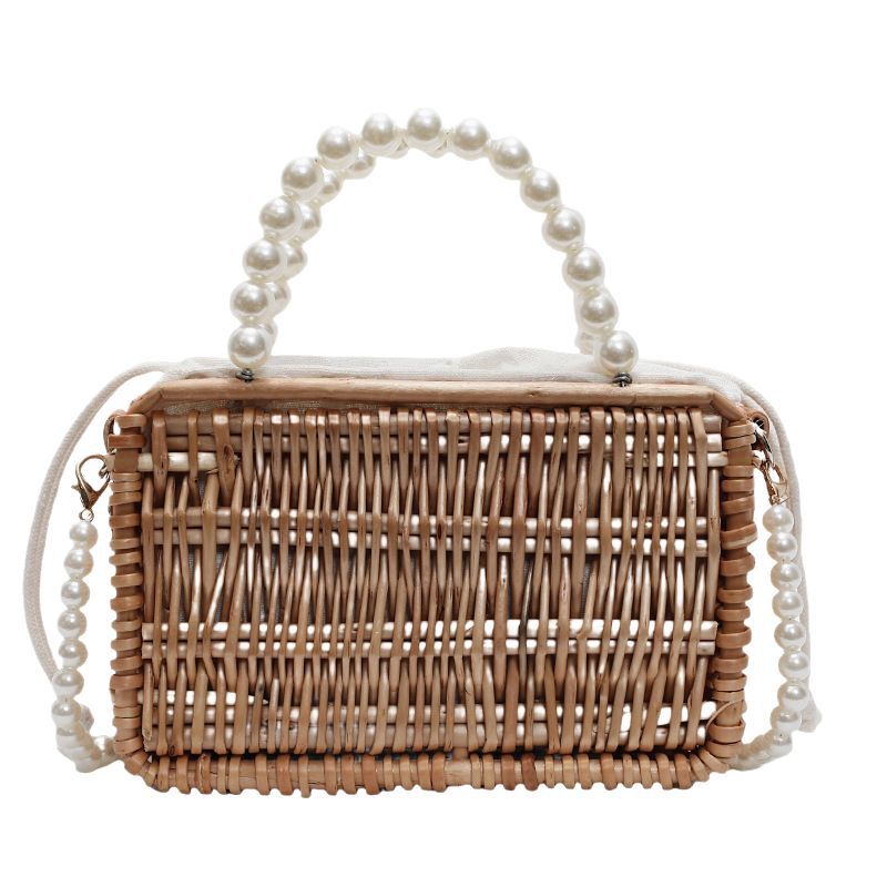 Summer chic woven bag for Women 2025 New Trendy hollowed-out beach woven bag, fashionable chain single-shoulder crossbody bag Item Picture