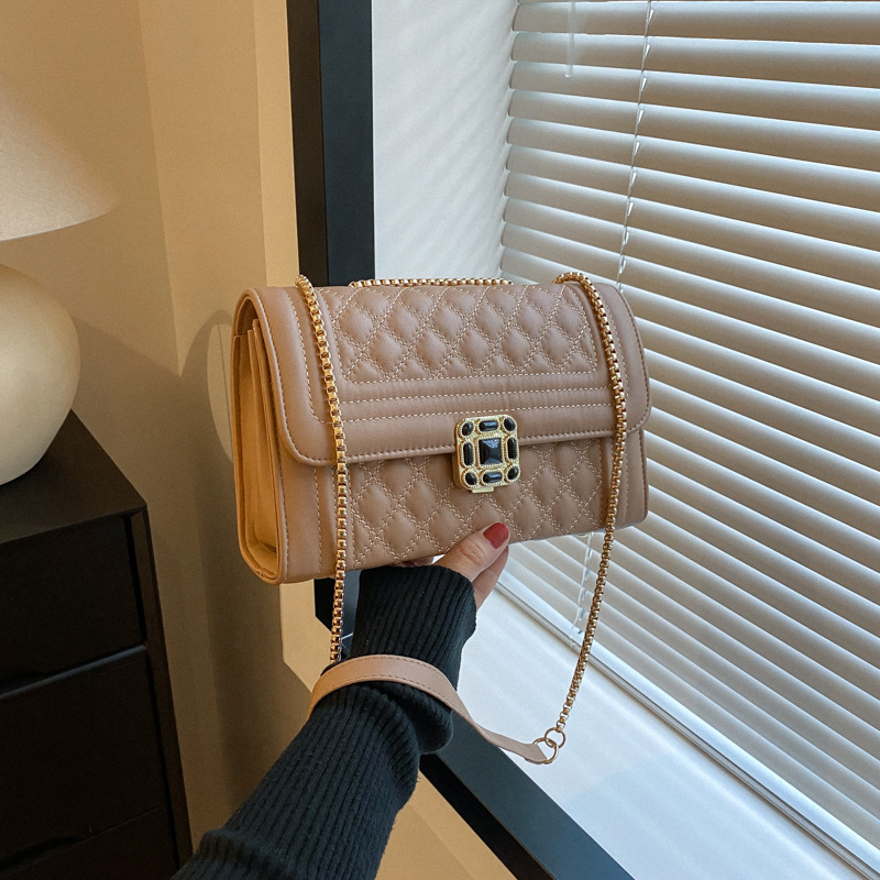 Square Chain strip Small square Bag 2025 Trendy Summer new retro commuter crossbody bag, a niche, trendy and simple single-shoulder bag full figure