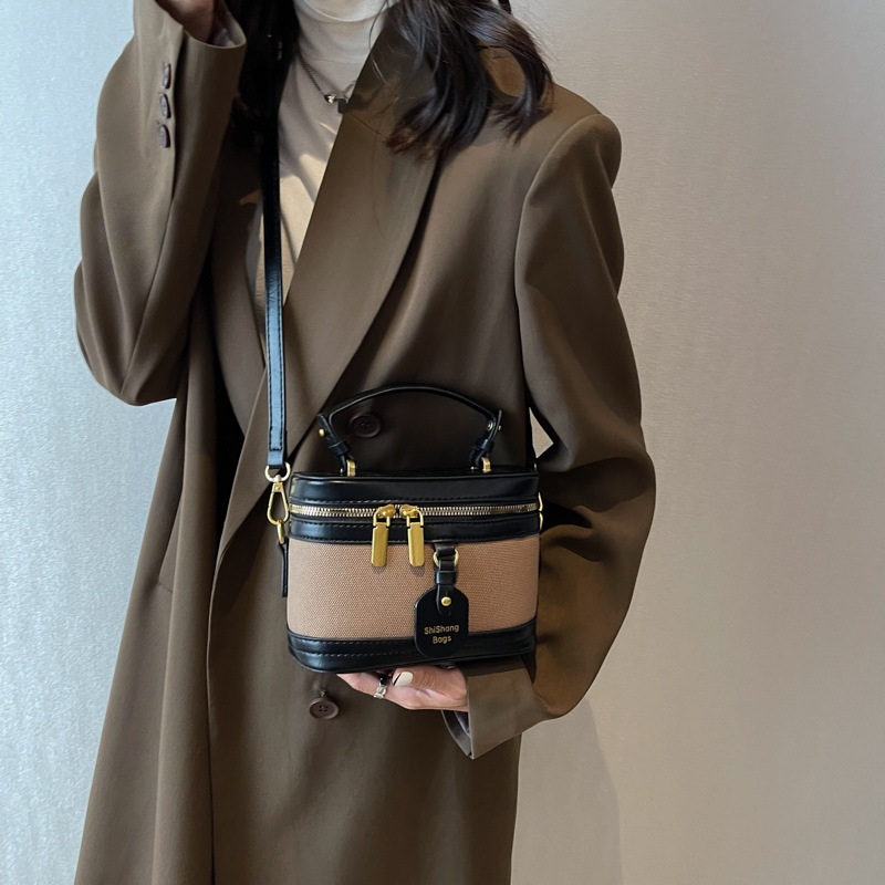 High-end and niche design hand-held box bag for women 2025 new style, fashionable color contrast, versatile and trendy single-shoulder crossbody bag Specification drawing