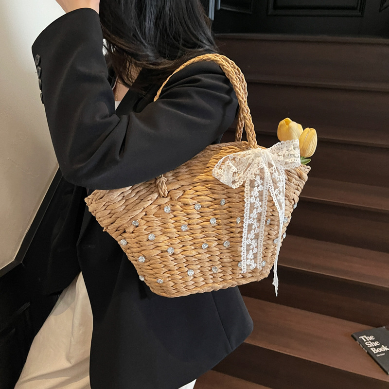 Seaside vacation beach handmade straw woven handbag for women, new style 2025 summer, large capacity drawstring with a vegetable basket, single-shoulder bag details Picture