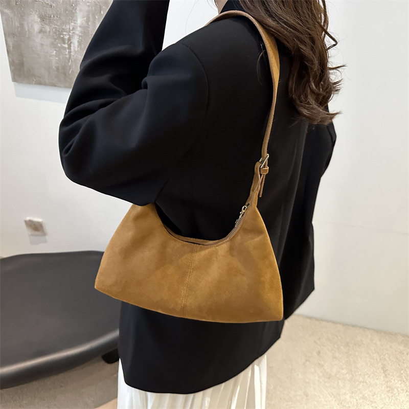 Fashionable and simple single-shoulder underarm bag for women, 2024 new Korean style trendy Instagram versatile commuting crossbody crescent-shaped bag details Picture