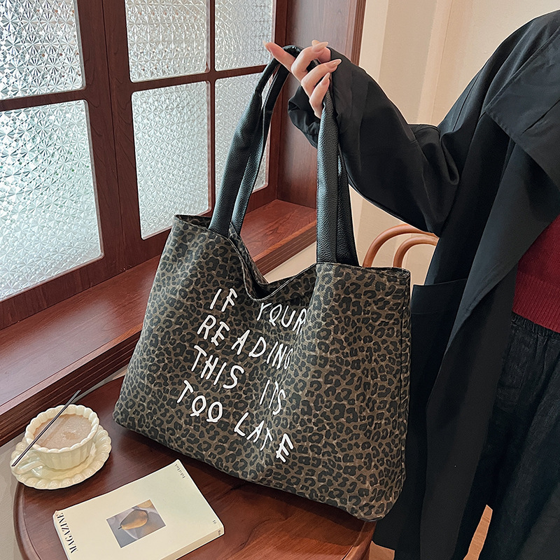 Sweet and cool leopard print large bag for women 2024 new large-capacity fashionable single-shoulder tote bag for commuting, school and shopping details Picture