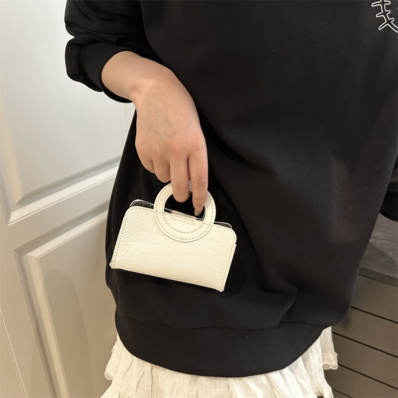 ins Niche Fashion circular handbag 2025 New style solid color casual stone pattern small square bag details Picture
