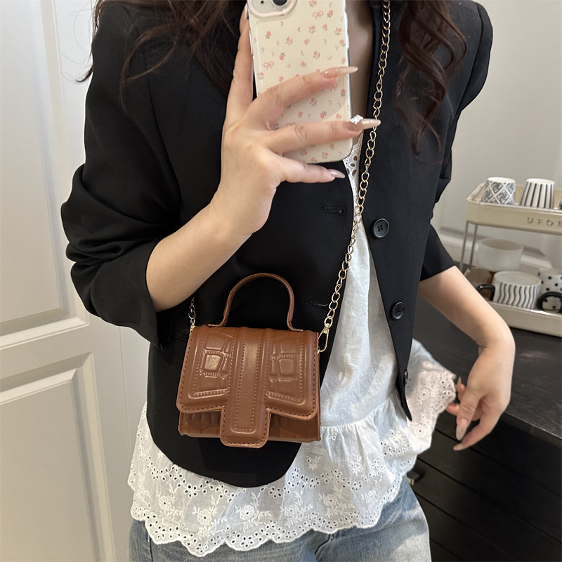 A new pure color, elegant 2025 style, simple and fashionable Korean version chain texture, fashionable single-shoulder crossbody small square bag Specification drawing