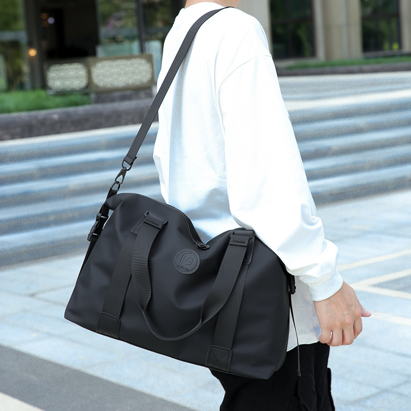 The new large-capacity fashionable single-shoulder bag for spring 2025 is convenient and versatile. It's a crossbody bag and a cross-border trend Application Scenario