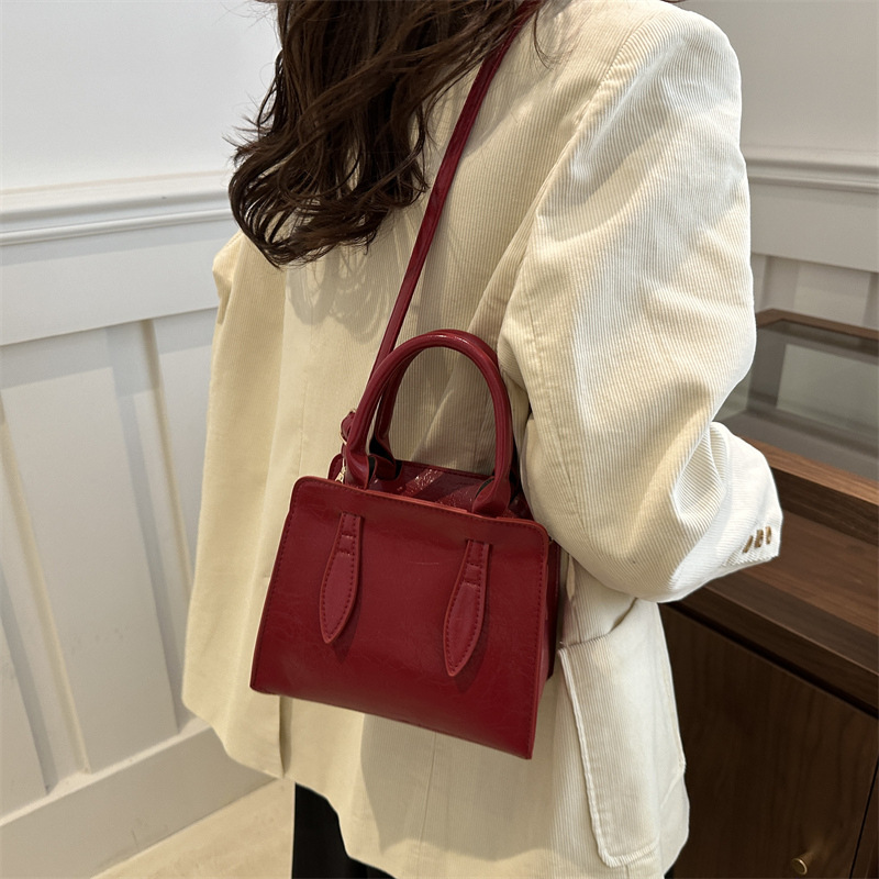 Cross-border bag for women 2024 New style: Fashionable and simple tote bag with large capacity for commuting hand and shoulder crossbody details Picture