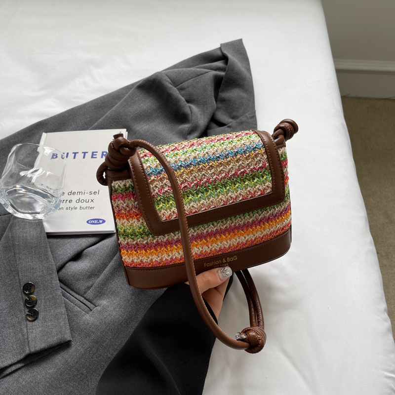A new Korean-style fashionable woven single-shoulder crossbody bag for women in 2025, a casual underarm bucket bag Specification drawing