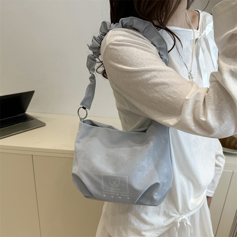 This stylish casual handbag is a new model for women in 2025. It is a simple, niche and versatile commuter single-shoulder crossbody bag Specification drawing