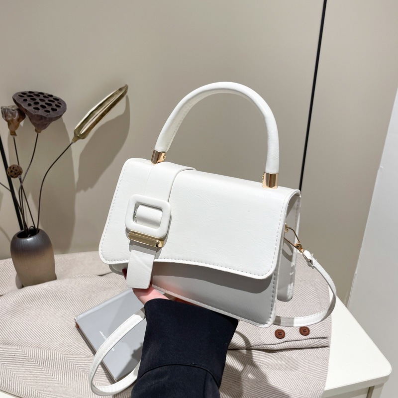 The new 2024 popular crossbody handbag is a versatile and stylish Korean-style small square bag with a simple and fashionable one-shoulder feel Specification drawing