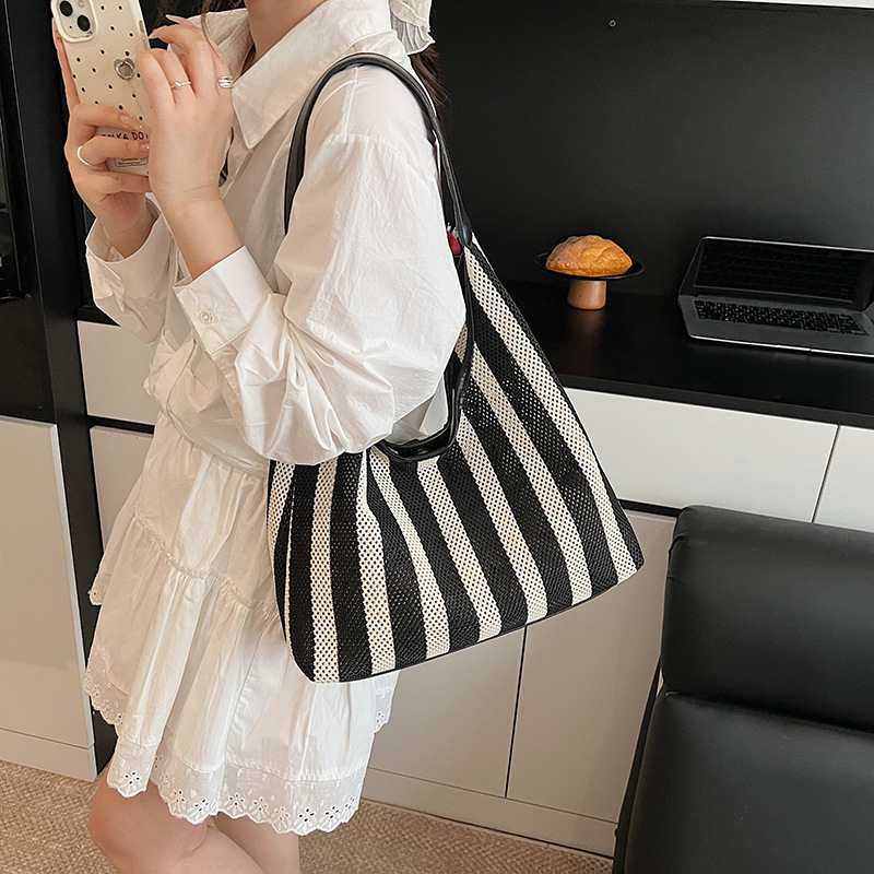Women's woven bag 2025 New trend tote bag, casual shoulder bag, vacation commuting bag, laid-back style underarm bag Specification drawing