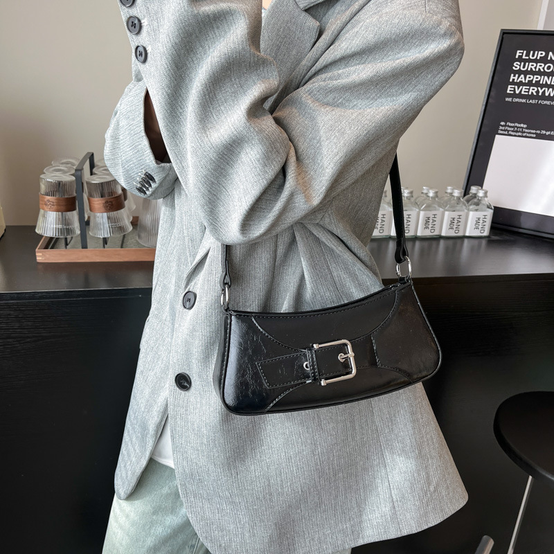 Bag Girl 2025 New trendy underarm bag, Korean style Instagram high-end, niche design, Hot girl single-shoulder crossbody bag Application Scenario