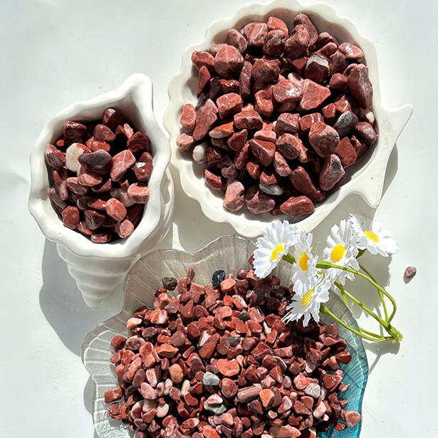 The manufacturer wholesals carmine red pebble permeable pavement, terrazzo, water-washed stone adhesive and red crushed stone Application Scenario