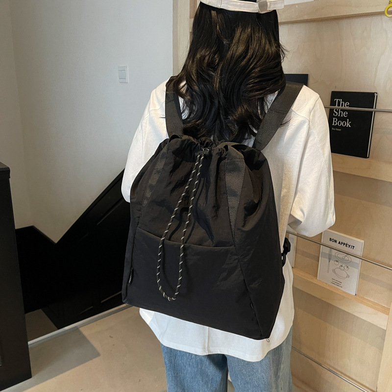 Cross-border lightweight crossbody bag, drawstring backpack with drawstring opening, multi-functional outdoor sports travel bag, solid-color single-shoulder bag for women Specification drawing