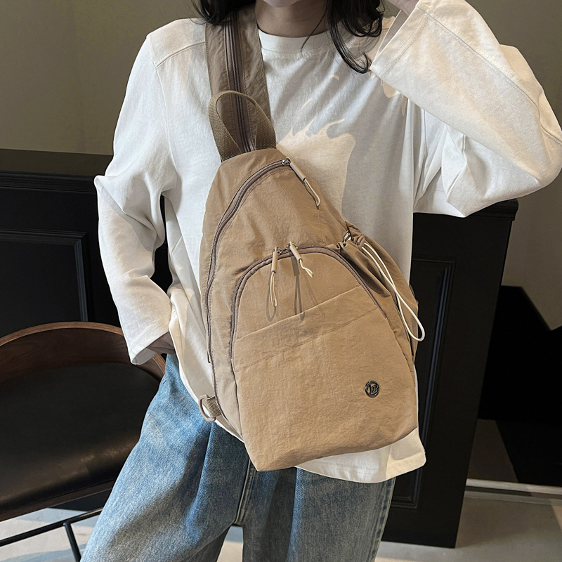 2025 New niche lightweight nylon fabric backpack, stylish ladies' travel small backpack, casual and personalized commuting bag Specification drawing