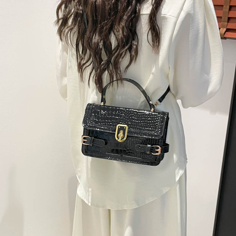 Niche fashion color-blocking design small bags for women, Spring/Summer 2025, hand-held small square bags, single-shoulder bags, crossbody bags Specification drawing