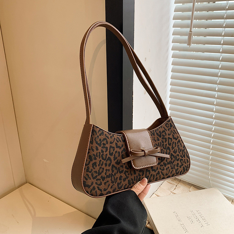 Leopard print fashionable underarm bag for women, 2024 new style, light luxury and niche design, high-end and versatile single-shoulder crossbody bag details Picture